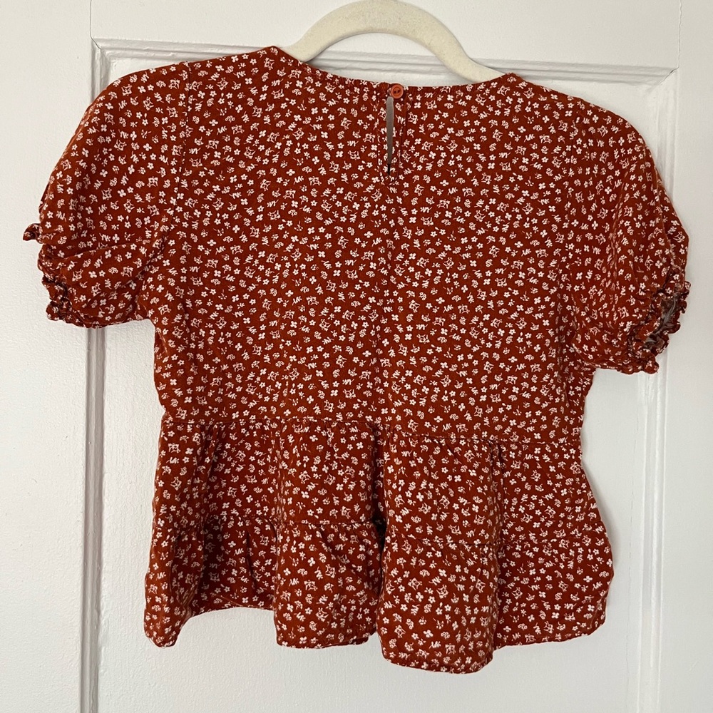 3/$20 🌟 Floral Rust Blouse - Picture 2 of 2